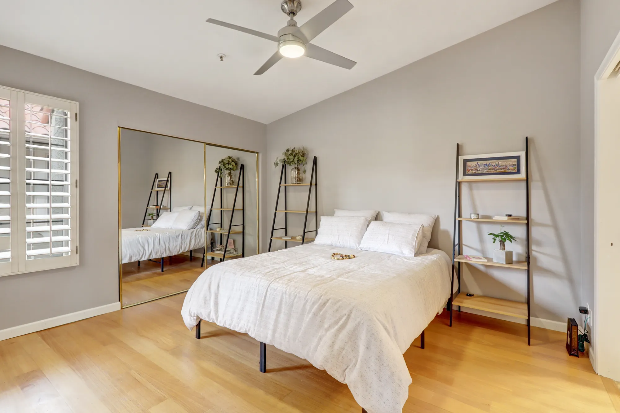 interior photo 14