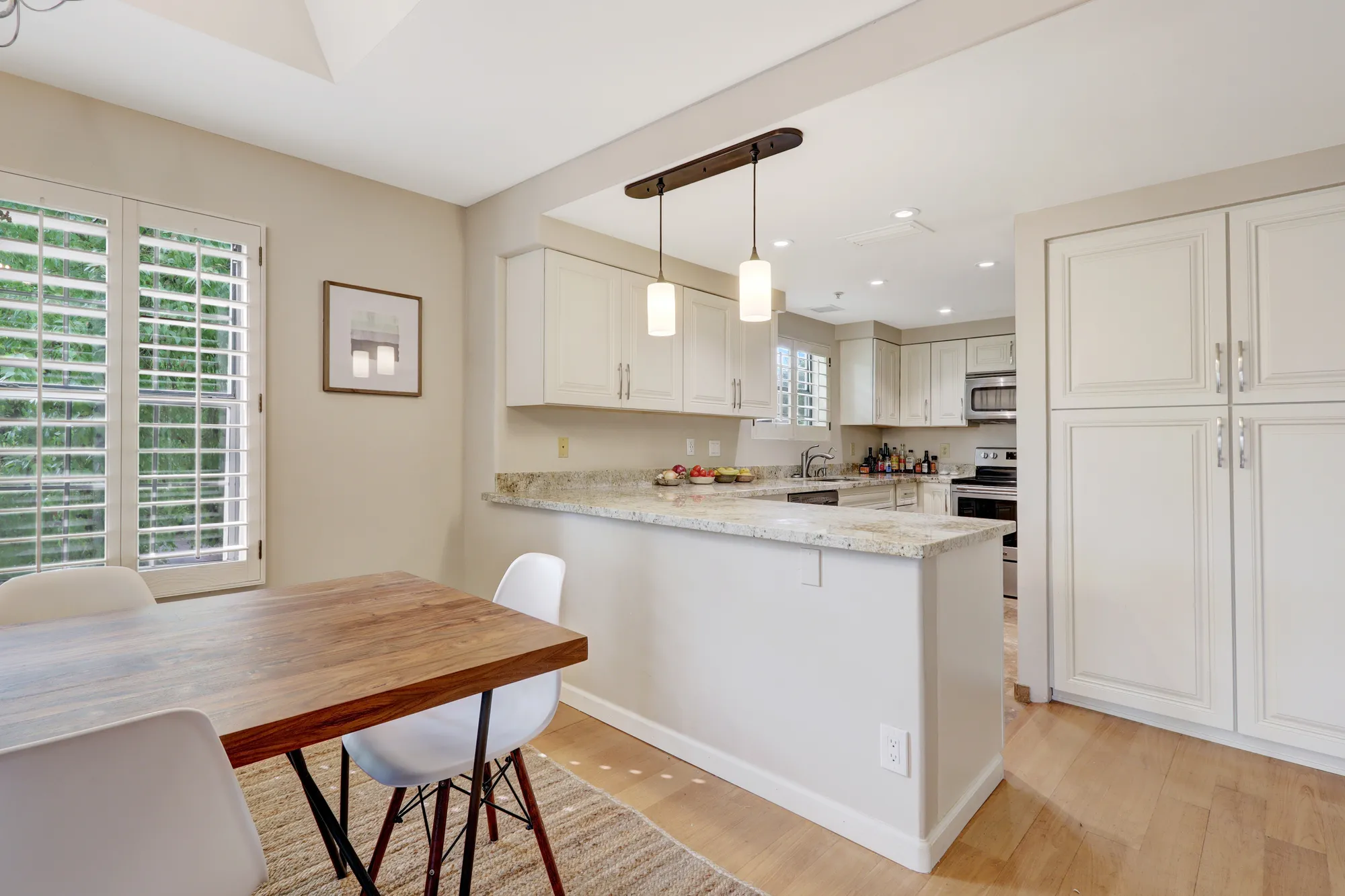 interior photo 8